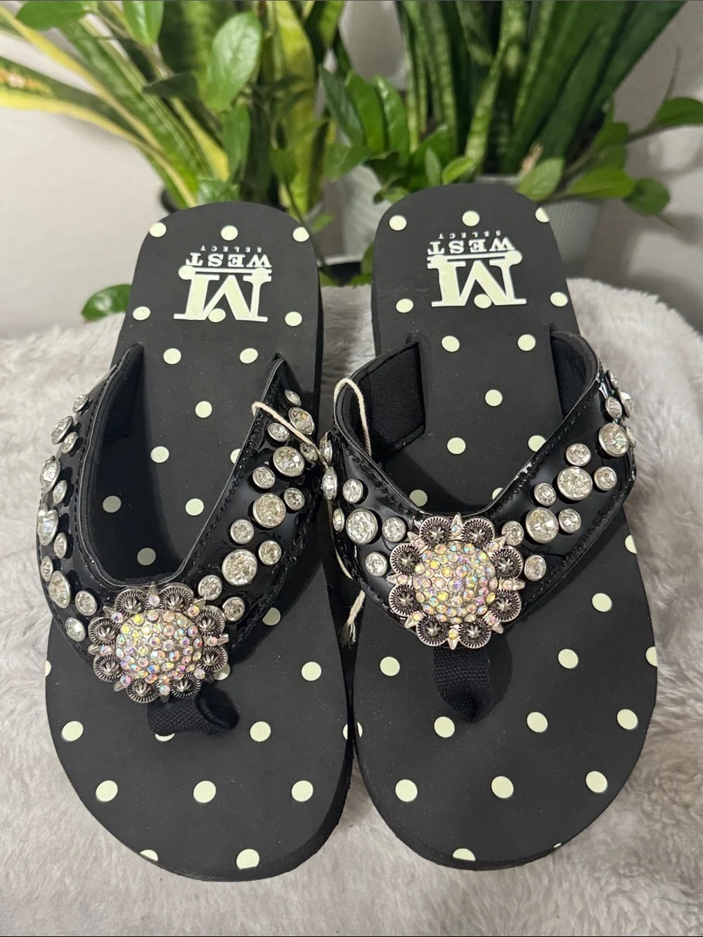 Montana West Black Rhinestone Embellished Flip Flop Sandals-New! Women's Size 8